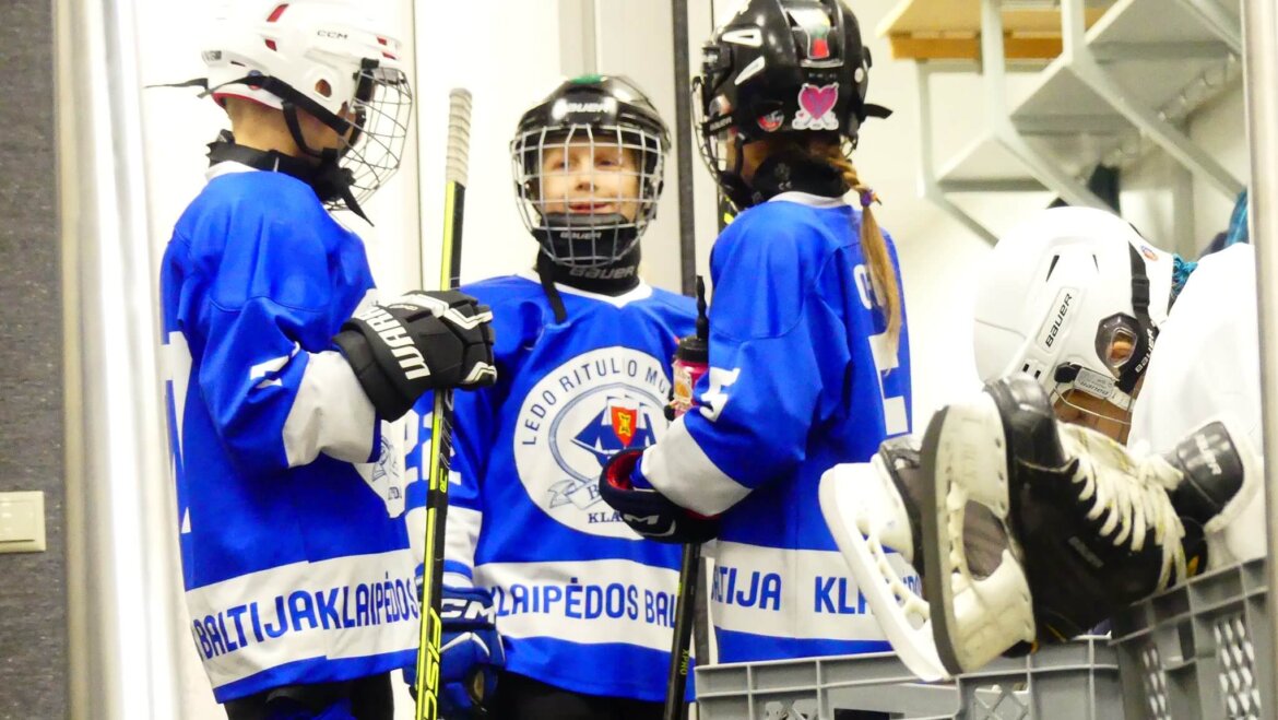 Baigėsi keturias dienas, trukusi ledo ritulio stovykla!